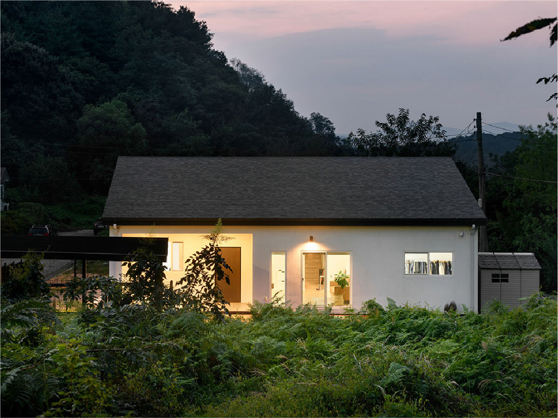 PLAIN HOUSE