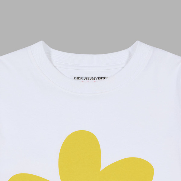 【THE MUSEUM VISITOR】FLOWER VELVET PRINTED T-SHIRTS (WHITE) THE MUSEUM VISITOR】FLOWER VELVET PRINTED T-SHIRTS (WHITE
