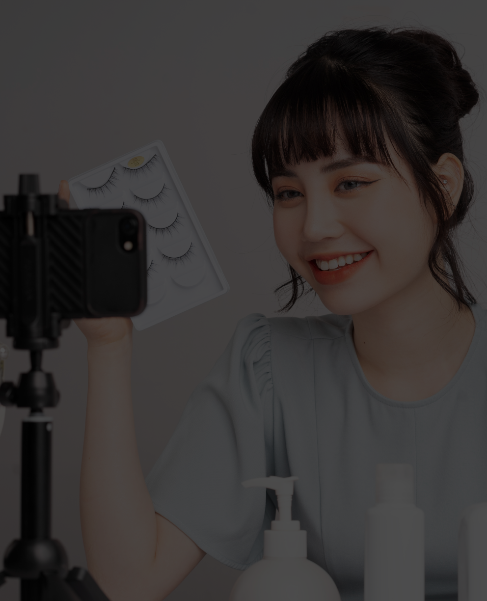 <span style ="font-size:30px; font-weight:bold; color:#fff;">인플루언서 마케팅</span><br><br>마이크로, 매크로<br>파견까지 진행 목적별 선택