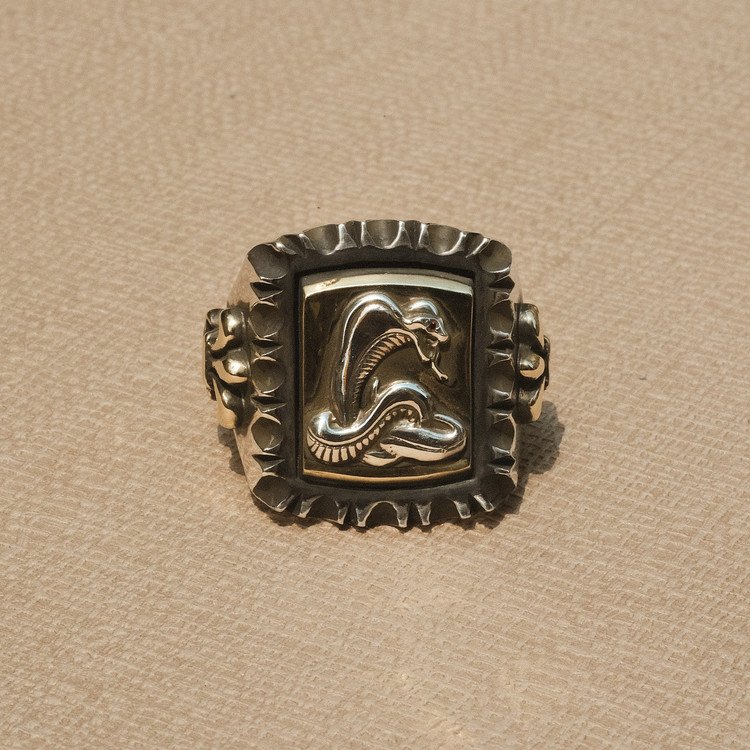Cobra Mexican Biker Ring : penetrate