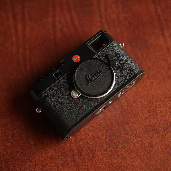 Leica M11 純正ロゴ入りレザーストラップ レザーキャリングストラップ ブラック（LEICAロゴ） / ライカ