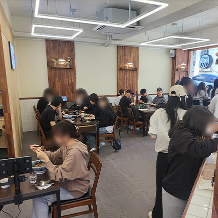 <h5 class="no_title">02</h5><p class="sub">1~3분대의 빠른 조리로<br>테이블 무한 회전<br>(서원대점 일 최대 14회 만석)</p>