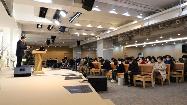 <h6 style="line-height: 1;"><strong><span style="font-size: 18px; color: rgb(255, 255, 255);">예배안내</span></strong></h6>