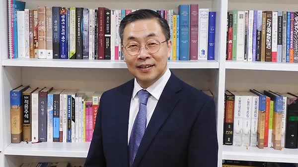 <h6 style="line-height: 1;"><strong><span style="font-size: 18px; color: rgb(255, 255, 255);">인사말</span></strong></h6>