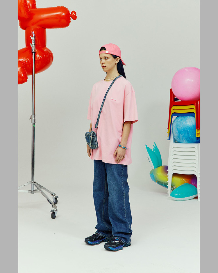 LOGO SPRAY WASHED T-SHIRTS (PINK) : THE MUSEUM VISITOR