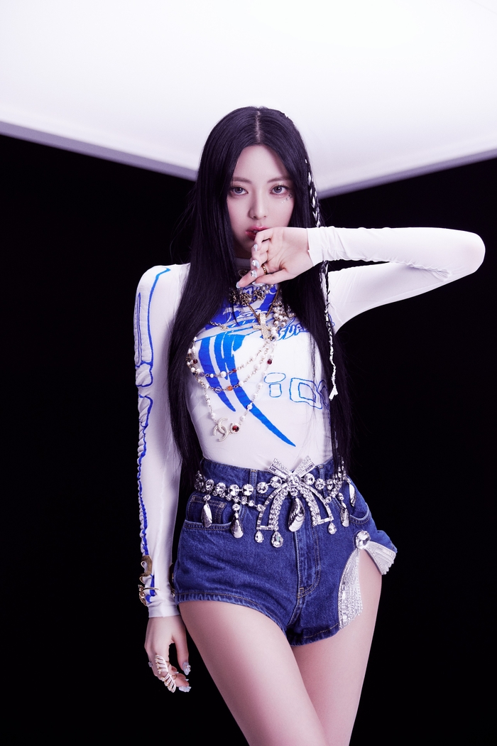 Group Itzy (ITZY) Yuna. photo | JYP Entertainment