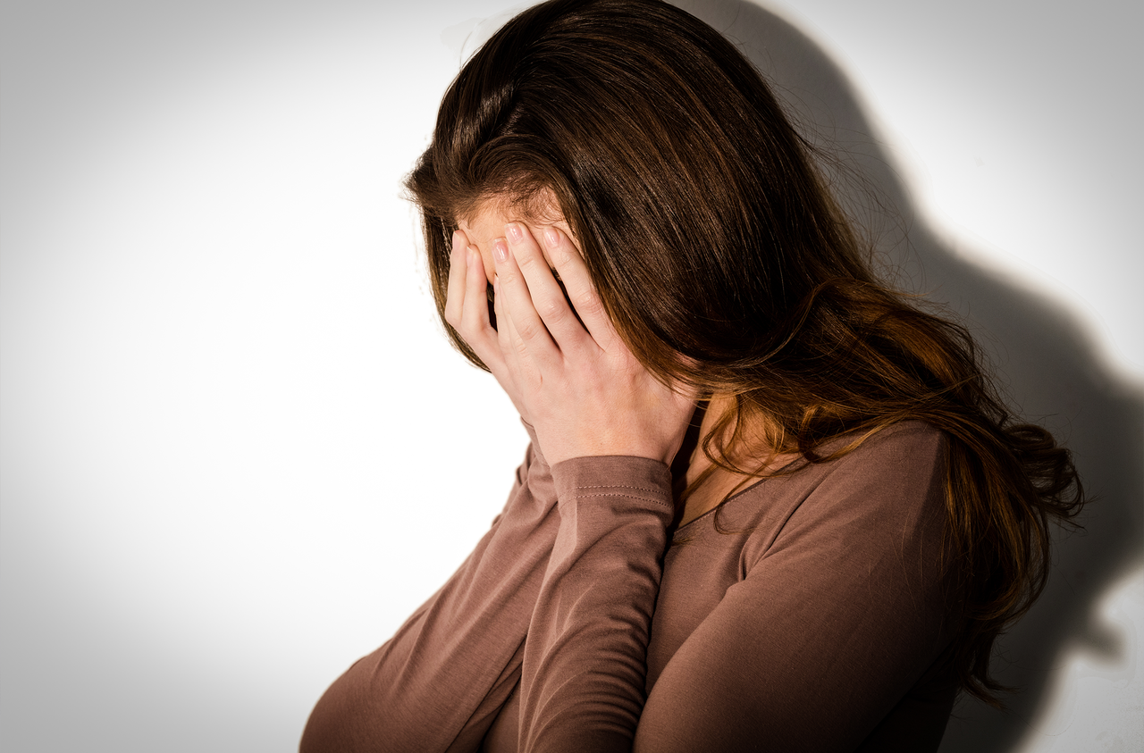 <p style="font-family: Pretendard, Roboto, 맑은고딕; font-size: 42px; text-align: left;"><span style="color: rgb(140, 90, 49);"><strong><span style="font-size: 26px;">3. 심리적 불안상태</span></strong></span></p>  <p style="text-align: left;">사고 당시의 상황이 의식 또는 무의식중에 각인되어 자꾸 떠오르면서 심리적 불안상태가 지속되어 두통, 불면증, 어지럼, 구토증상이 발생할 수 있습니다.</p>