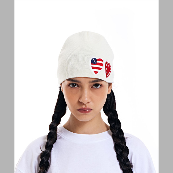 THE MUSEUM VISITOR★韓国★ TWO HEART PATCH STITCHED BEANIE TWO HEART PATCH STITCHED BEANIE (WHITE) : THE MUSEUM VISITOR