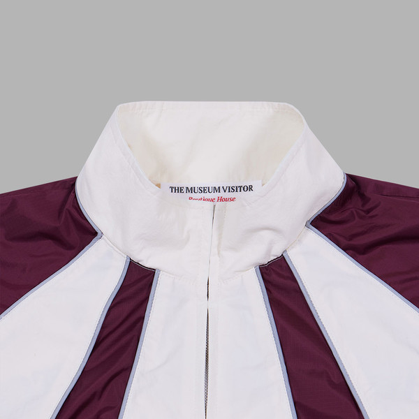 REFLECTIVE LINE RAGLAN WINDBREAKER (RED) : THE MUSEUM VISITOR