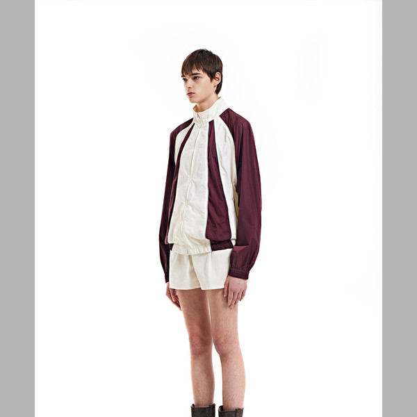 REFLECTIVE LINE RAGLAN WINDBREAKER (RED) : THE MUSEUM VISITOR