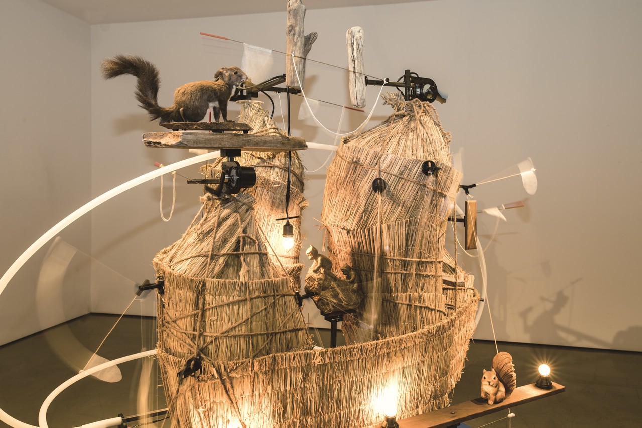 어제 찍은 사진을 우리는 잘 보이는 곳에 걸어 두었다