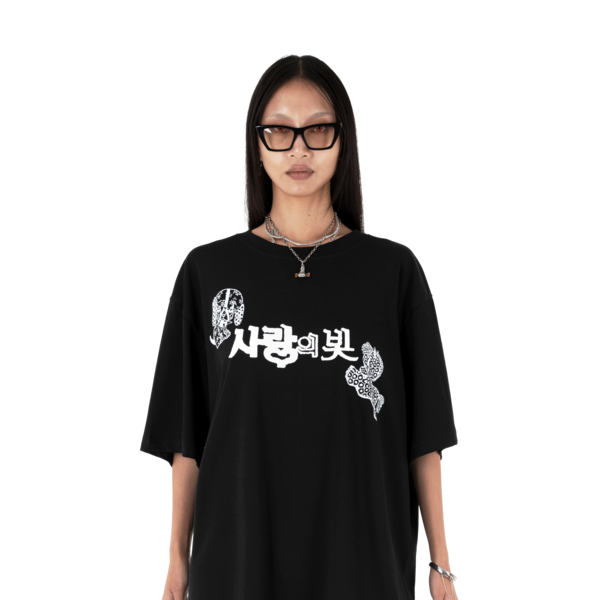 【604SERVICE】LIGHT OF LOVE OVERSIZED TEE IN BLACK ONLY 2 LEFT ] LIGHT OF LOVE OVERSIZED TEE IN BLACK : 604SERVICE