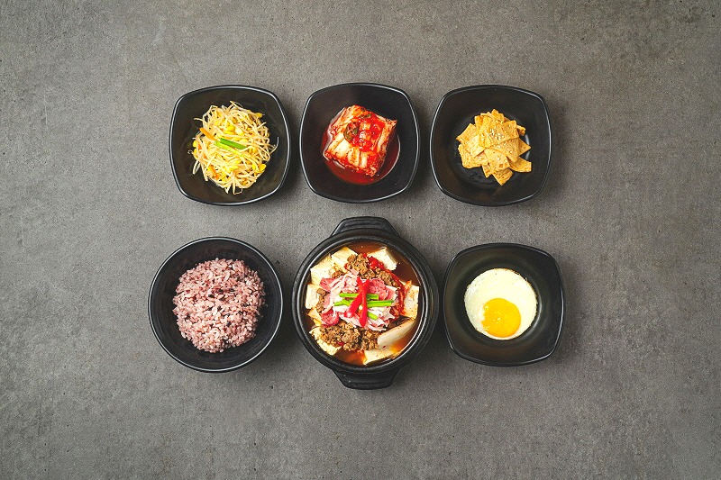 김치 차돌청국장 찌개정식