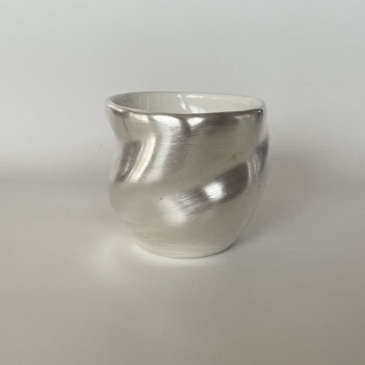 Curve Tea cup (white+ silver) : Quartz