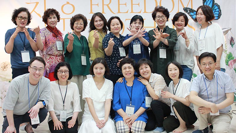 <h6 style="line-height: 1;"><strong><span style="font-size: 18px; color: rgb(255, 255, 255);">오시는길</span></strong></h6>