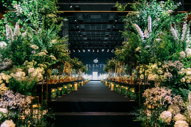 <table class="noBorder" style="width: 100%;"> 	<tbody> 		<tr> 			<td style="width: 6.3638%;"> 				<br> 			</td> 			<td style="width: 93.5562%;">  				<h4 style="text-align: left;"><span style="font-size: 30px; color: rgb(255, 255, 255);">WEDDING</span></h4>  				<h4 style="text-align: left;"><a class="btn btn-lg" href="EXPLORE">EXPLORE</a></h4> 				<br> 				<br> 			</td> 		</tr> 	</tbody> </table>