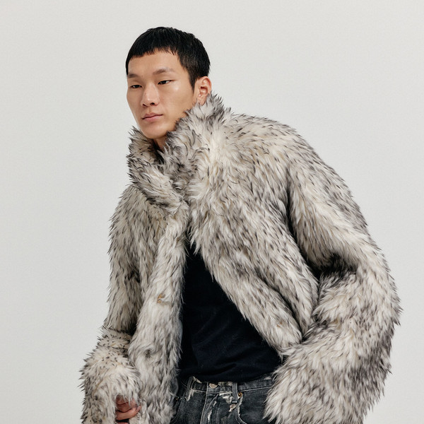 コート [EENK]XHORT Faux Fur Short Coat - Light Grey timesale icon Lady Faux Fur Crop Coat Shaggy Collar Short Jackets Zip