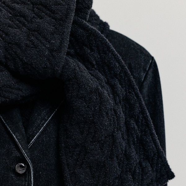 [EENK] / ☆ XOMILI Textured Muffler / Black XOMILI Textured Muffler - Black : EENK SHOP