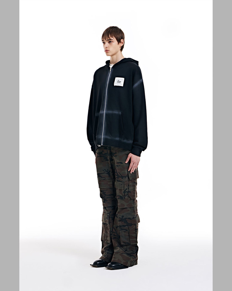 SPRAY PRINTED ZIP UP HOODY (BLACK) : THE MUSEUM VISITOR