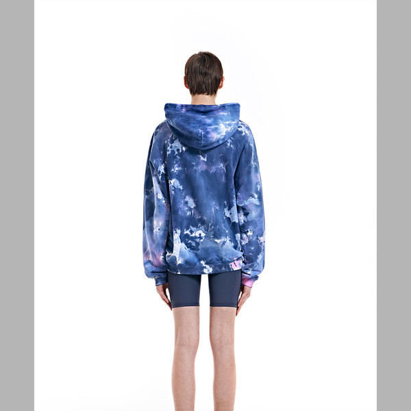 パーカー・フーディ THE MUSEUM VISITOR LETTERING PRINTED TIE DYEING HOODY NAVY 1 LETTERING PRINTED TIE DYEING HOODY (NAVY) : THE MUSEUM VISITOR