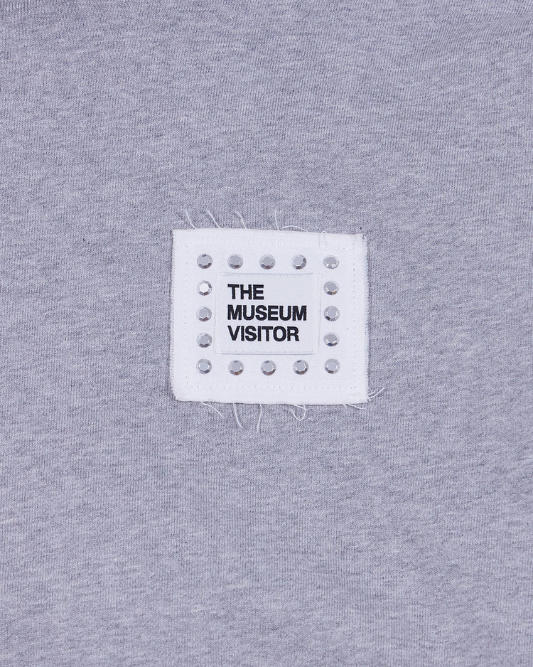 CUBIC LOGO STITCHED ESSENTIAL HOODY (GREY) : THE MUSEUM VISITOR