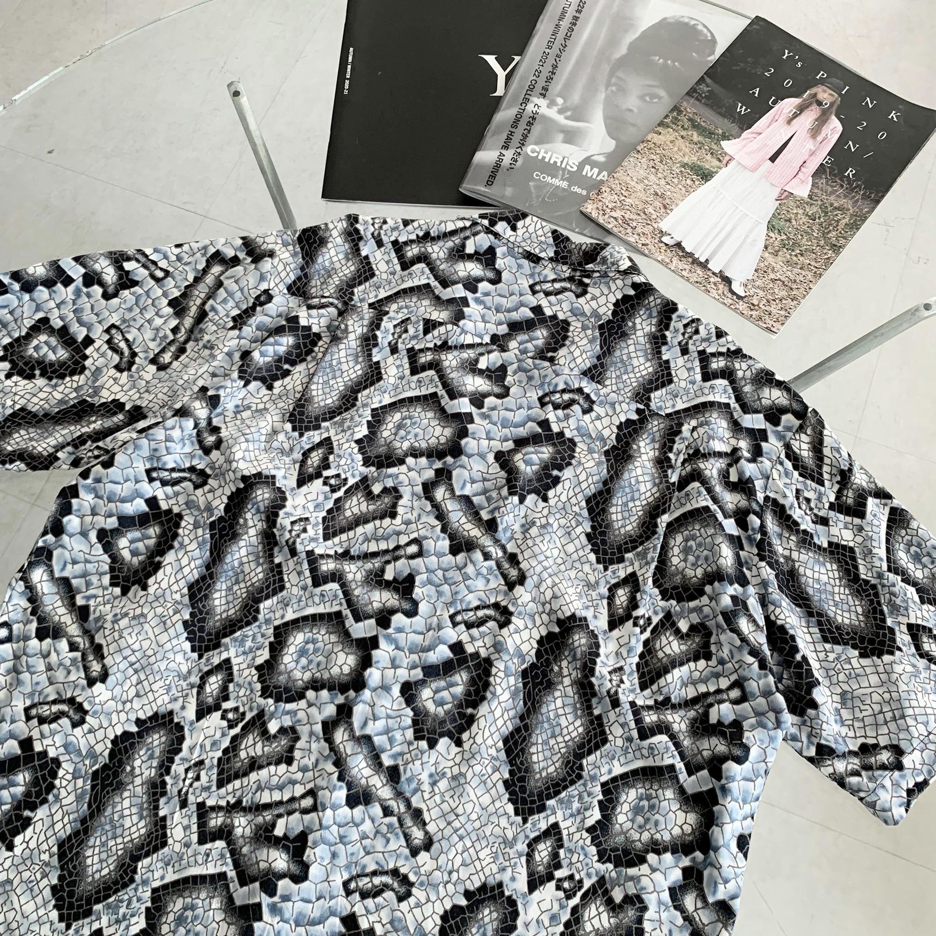 GO NATIVE! python pattern shirt : TAAU