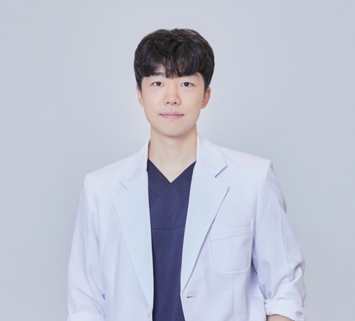 <p style="background-color: rgba(34, 34, 34, 0.15);padding:15px; "><span style="font-size: 30px;color:white;text-align:left;">Kim Wonjun</span><span style="font-size: 18px;color:rgba(255, 255, 255, 0.75);text-align:left;">  Collaboration Specialist</span></span></p>