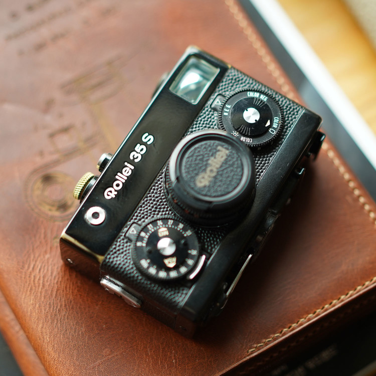 Rollei 35 / Real leather skin : LEICA CASES & STRAPS by handcraft