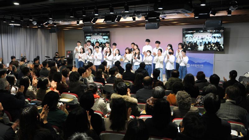 <h6 style="line-height: 1;"><strong><span style="font-size: 18px; color: rgb(255, 255, 255);">예배안내</span></strong></h6>