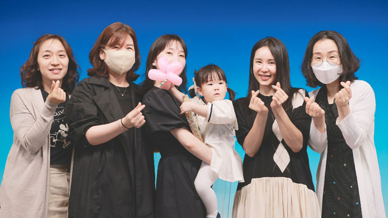 <h6 style="line-height: 1;"><strong><span style="font-size: 18px; color: rgb(255, 255, 255);">새가족안내</span></strong></h6>