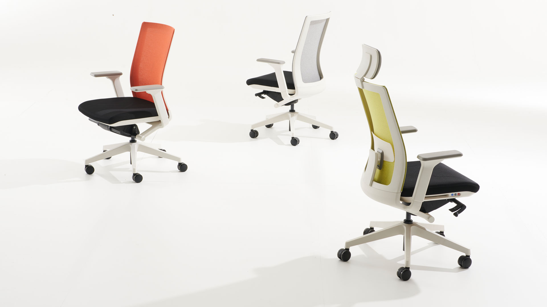 FX7 Season-on_Take control of your temperature with the smart task chair