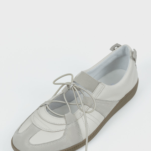 スニーカー BISCUITSHOP Classic German Army Ballet Shoes 4BUK206 Classic German Army Ballet Shoes (Ivory) : BISCUITSHOP GLOBAL