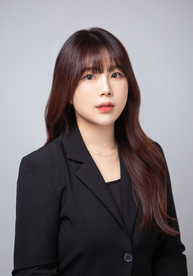 ASSISTANT<br>MANAGER<br>홍지민