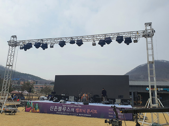 무대바닥 + 백월(LED) + 조명 외줄트러스