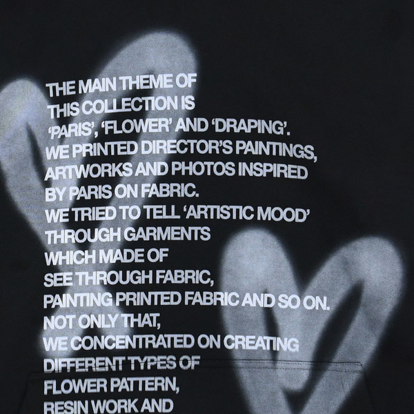 パーカー・フーディ THE MUSEUM VISITOR HEART SPRAY PRINTED HOODY BLACK 11132 Buy The Museum Visitor Heart Spray Printed Hoodie Black