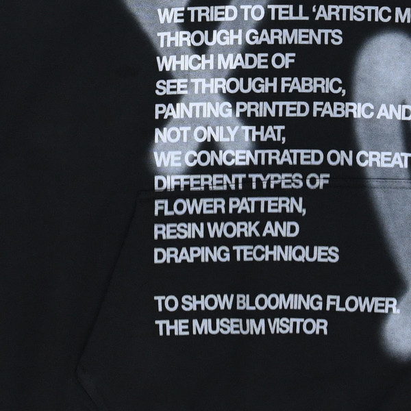 HEART SPRAY PRINTED HOODY (BLACK) : THE MUSEUM VISITOR