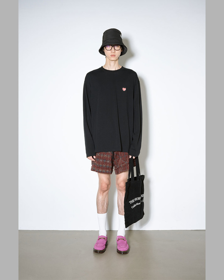 TV HEART LOGO LONG SLEEVE (BLACK) : THE MUSEUM VISITOR
