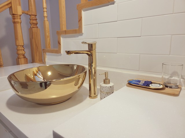 <p style="text-align:left; font-size:16px; margin-top:26px;">POWDER ROOM<br><span style="color:#666;"></span></p>