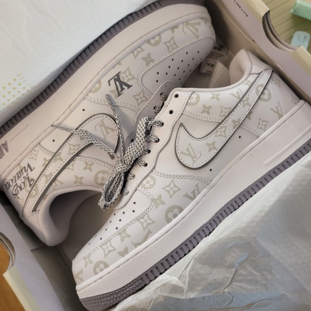 Louis Vuitton X Nike Air Force 1 한정판 스니커즈 야광 커스텀 운동화 DR9868-200 photo review