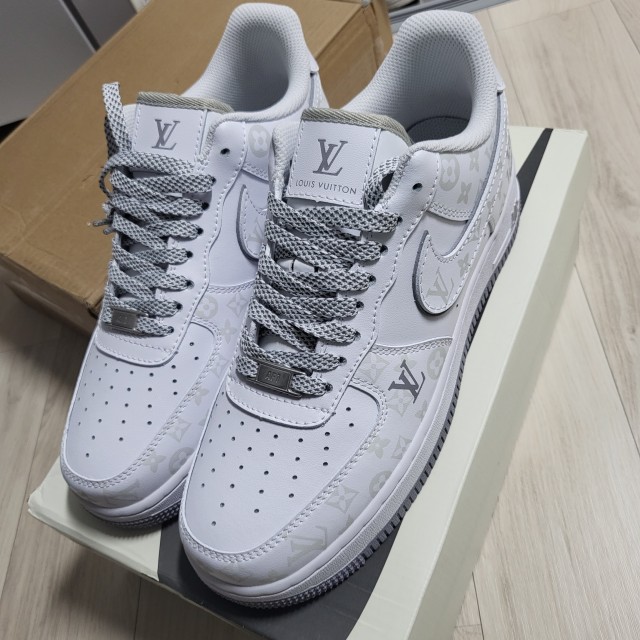 Louis Vuitton X Nike Air Force 1 한정판 스니커즈 야광 커스텀 운동화 DR9868-200 photo review