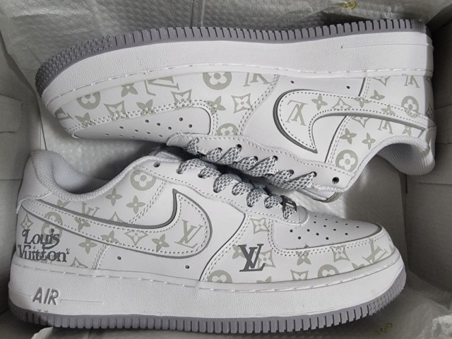 Louis Vuitton X Nike Air Force 1 한정판 스니커즈 야광 커스텀 운동화 DR9868-200 photo review