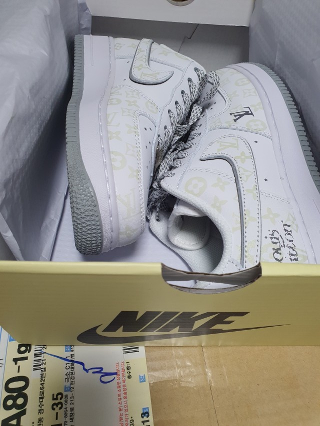 Louis Vuitton X Nike Air Force 1 한정판 스니커즈 야광 커스텀 운동화 DR9868-200 photo review