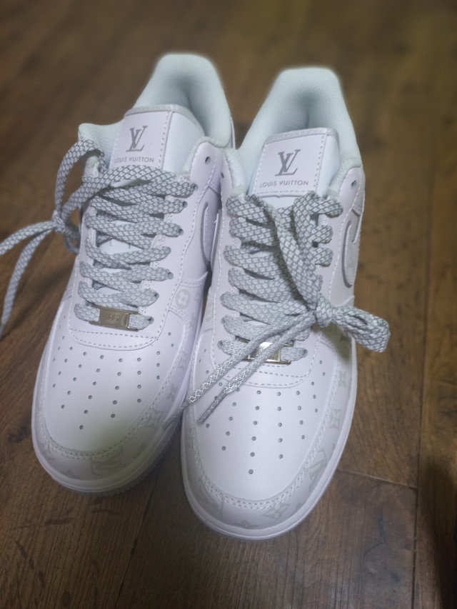 Louis Vuitton X Nike Air Force 1 한정판 스니커즈 야광 커스텀 운동화 DR9868-200 photo review