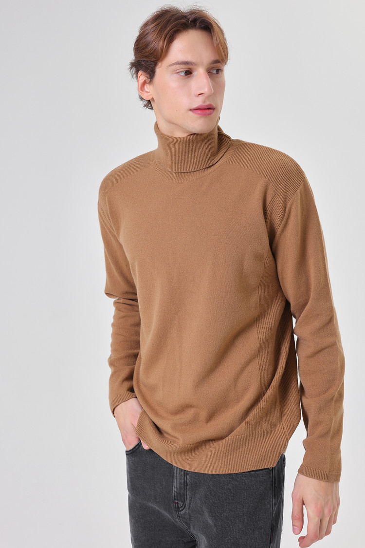 Turtleneck Knit - Camel