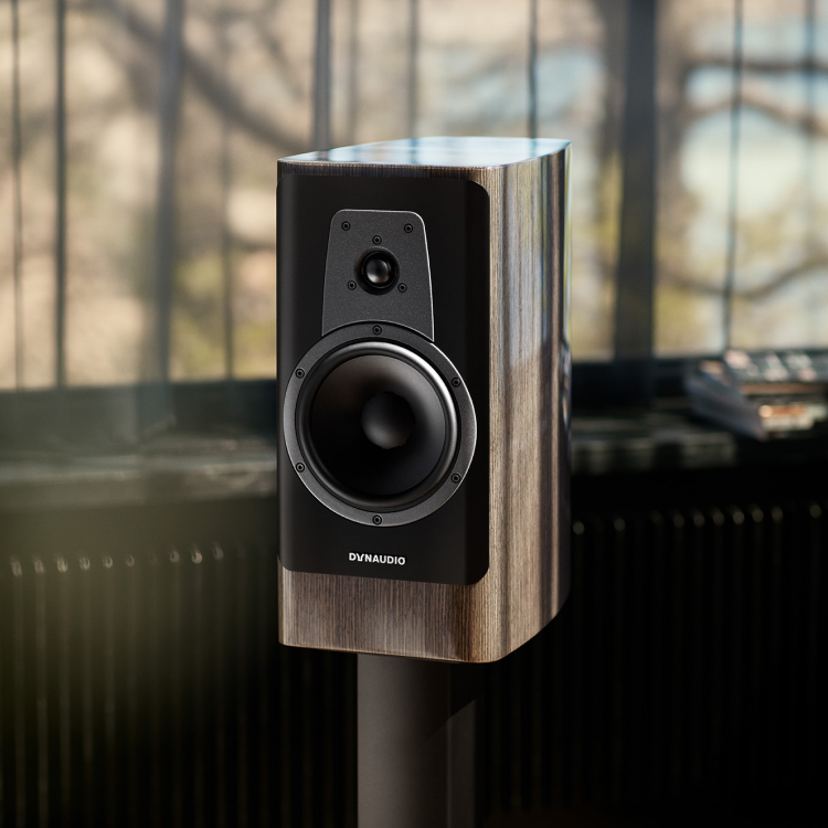 dynaudio contourシリーズ　エンブレム レビュー】14年ぶりのフルモデルチェンジ、DYNAUDIOの新