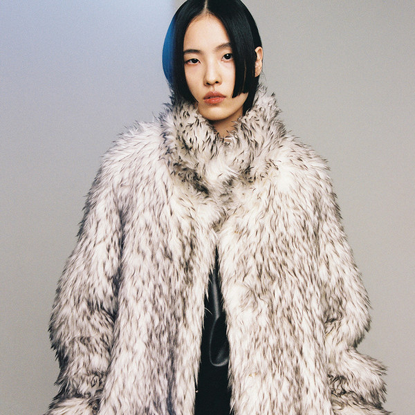 コート [EENK]XENIA Faux Fur Long Coat - Light Grey 93f34e13fef56.jpg