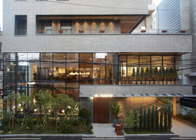 <p style="text-align:left; font-size:16px; margin-top:26px;">홍대<br><span style="color:#666;">브런치도 즐길 수 있는 카페 - 알 누오보</span></p>