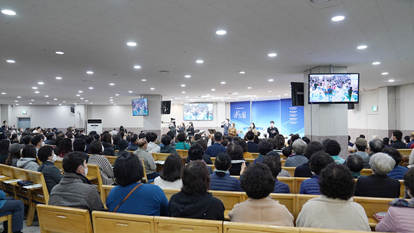 <h6 style="line-height: 1;"><strong><span style="font-size: 18px; color: rgb(255, 255, 255);">예배안내</span></strong></h6>