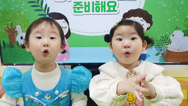 <h6 style="line-height: 1;"><strong><span style="font-size: 18px; color: rgb(255, 255, 255);">헌금안내</span></strong></h6>
