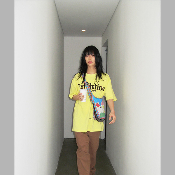 ★THE MUSEUM VISITOR★ EXHIBITION GRAPHIC TSHIRTS YELLOW 121 EXHIBITION GRAPHIC T-SHIRTS (YELLOW) : THE MUSEUM VISITOR